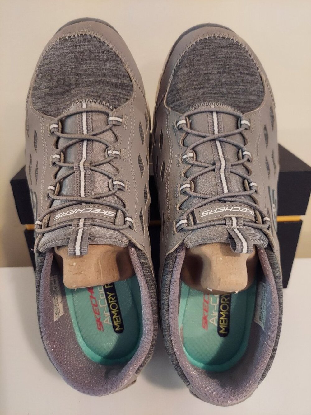 Pre-Loved Women's Skechers Air-Cooled Memory Foam Sneakers Size 10